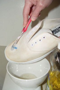 tooth brush cleaning shoes